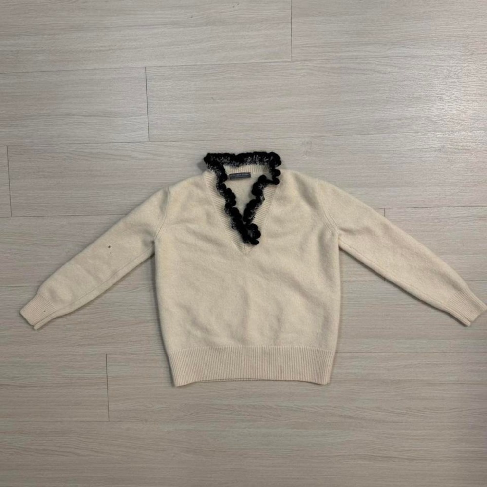 Alexander McQueen Cream and Black Ruffled V-Neck Sweater Women's Size Small